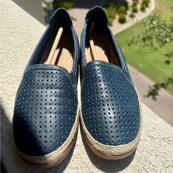Clarks Elaina Rugby Navy Sz 9 Leather Loafer Slip on Excellent Cond with Box - Picture 1 of 9